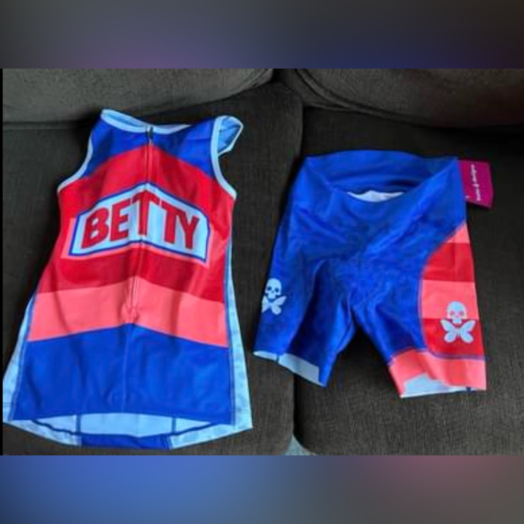 Betty Designs Nwt Size Small 2 Piece Tri Kit Wonder Betty